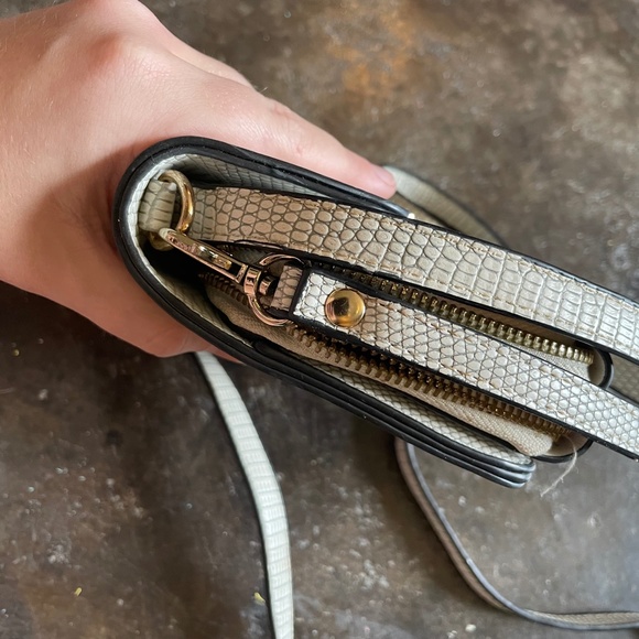 SR Squared White Crossbody Clutch Purse Wristlet - Picture 7 of 7